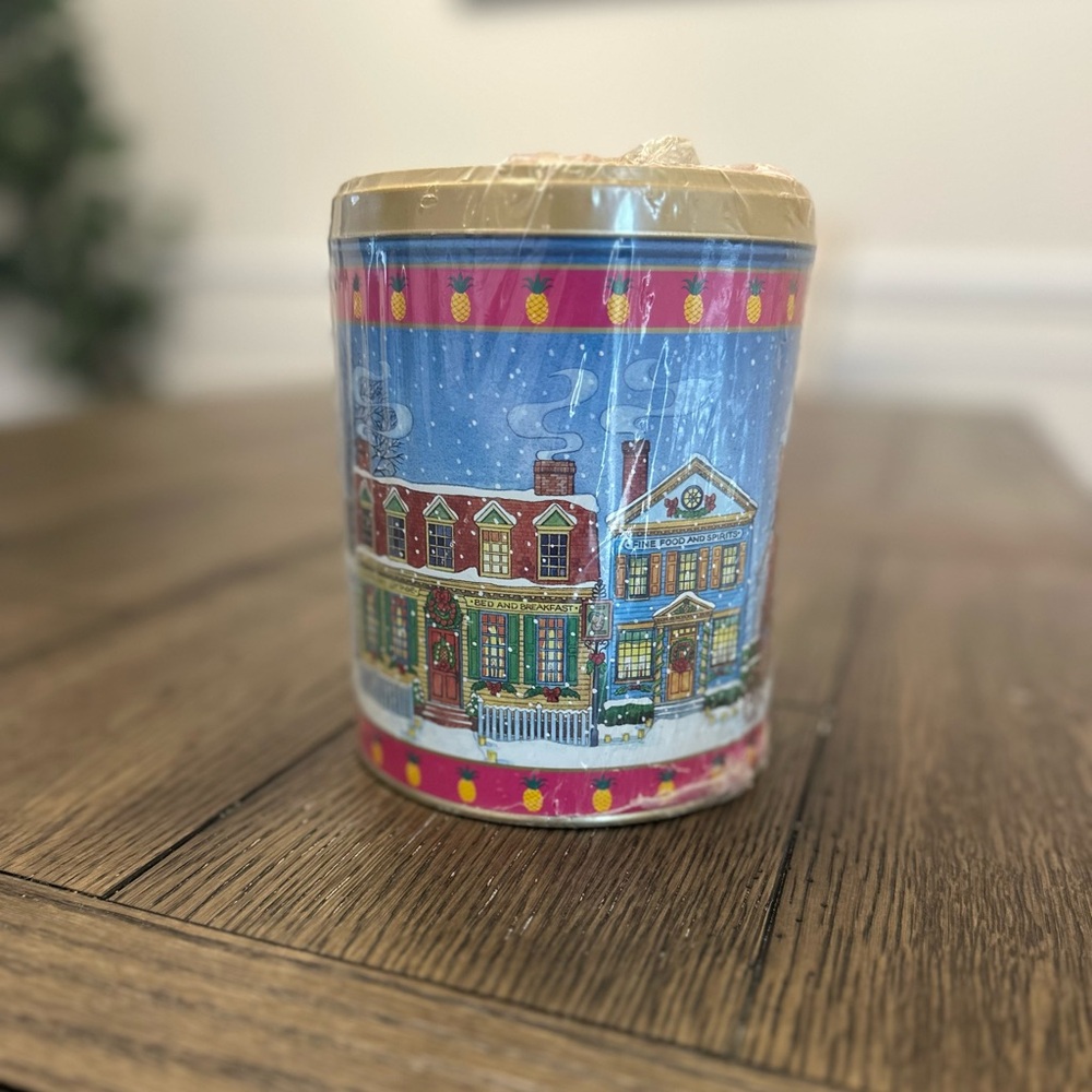 Snickers 1991 Vintage Collectible Christmas Tin Canister in original plastic - Picture 2 of 10